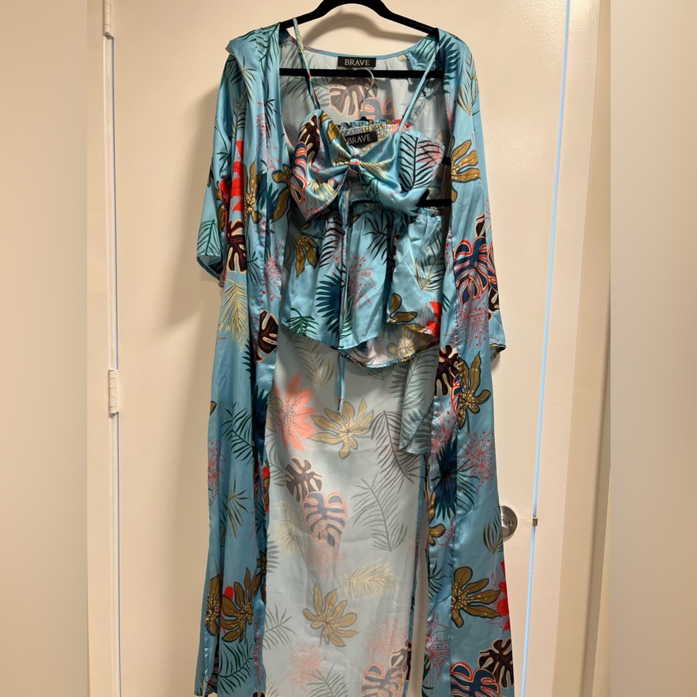 Shorts , top and cover 3set outfit